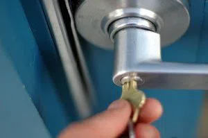 Neighborhood Locksmith Store Miami Beach, FL 305-744-5222 - key-broke-in-lock
